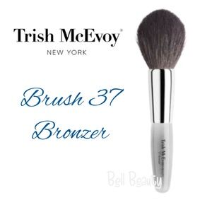 Trish McEvoy
Brush 37 Bronzer
  ~NEW~